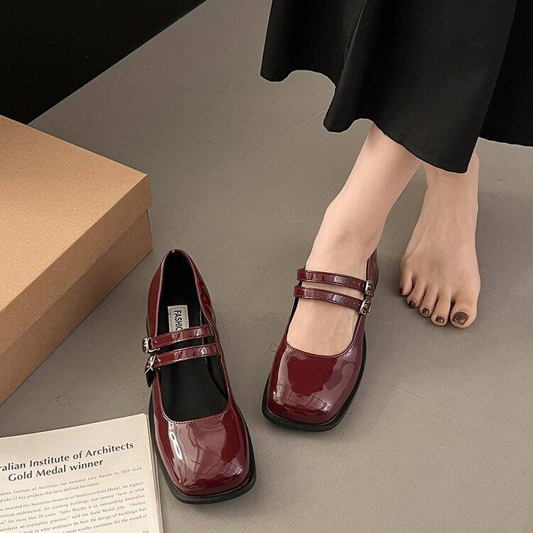 Giày Đế Bằng Mary Janes Màu Đỏ Cổ Điển Cho Nữ Mùa Xuân 2025 Phong Cách Anh Giày Đơn Đế Cao Su PU Đế Vuông Thường Ngày. 