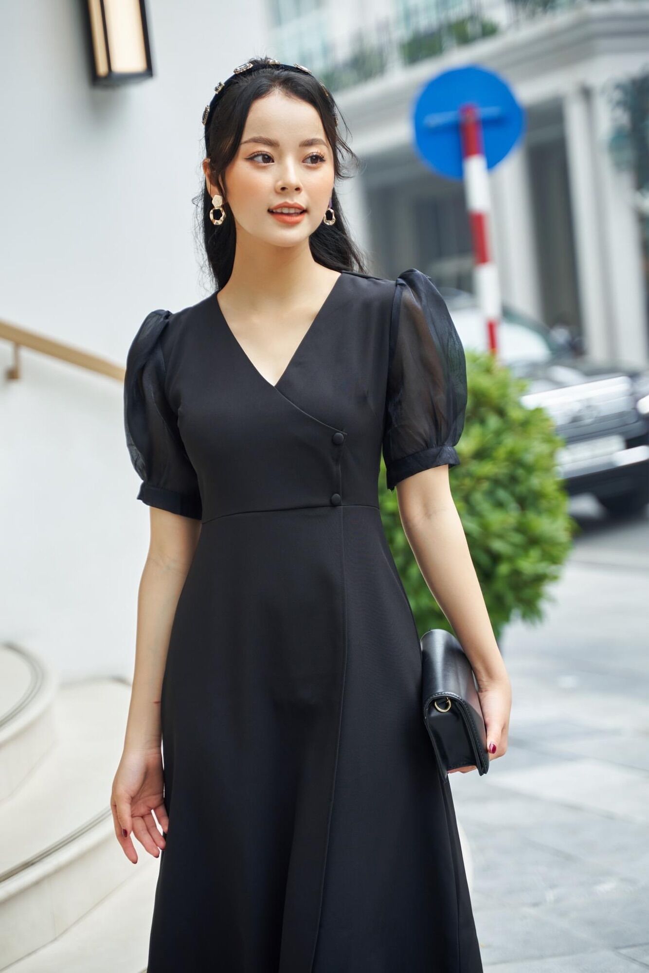 Ceci Cela - Đầm Vạt Chéo Cổ V Thanh Lịch Versus
