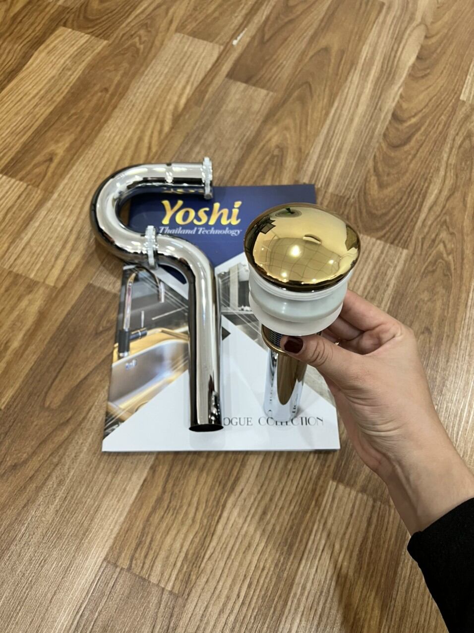 Xiphong xả lavabo. Giá gốc 950000đ.