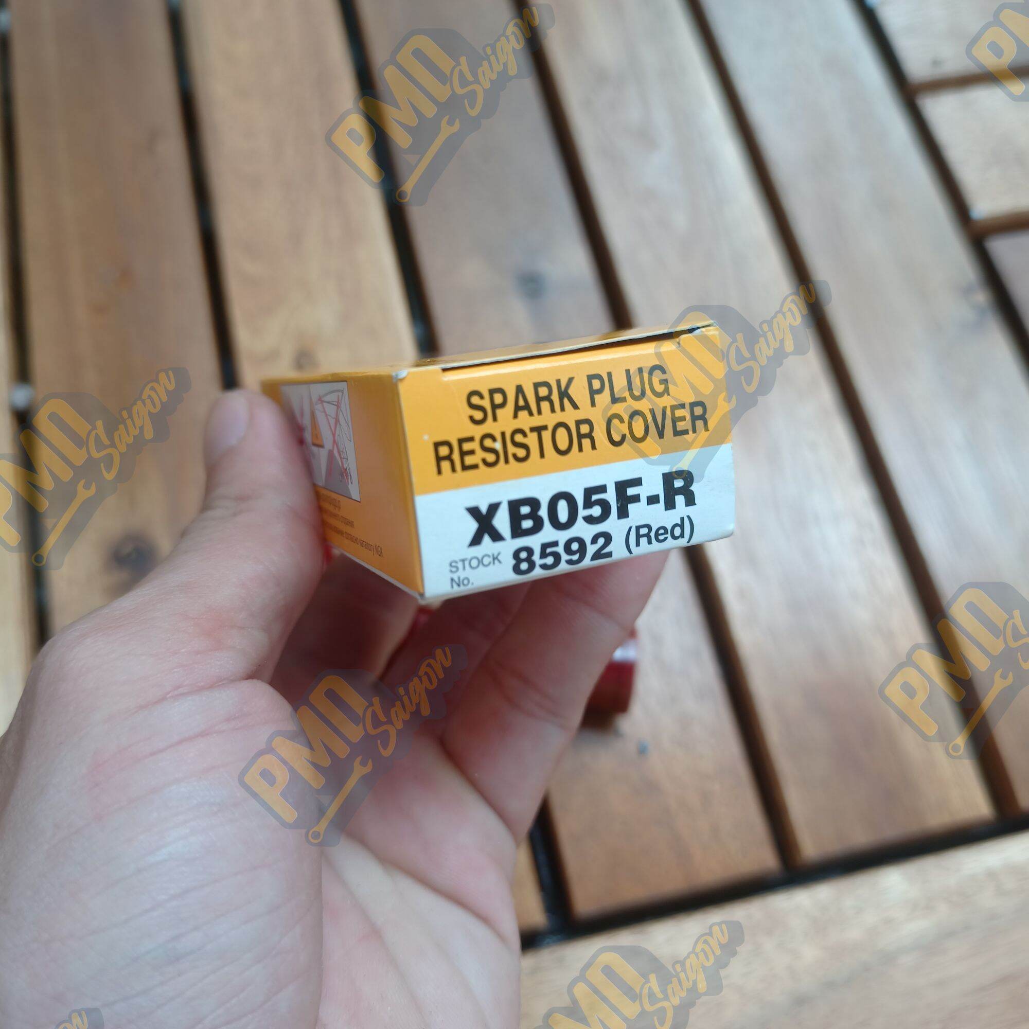 Chụp bugi NGK XB05F-R (màu đỏ)