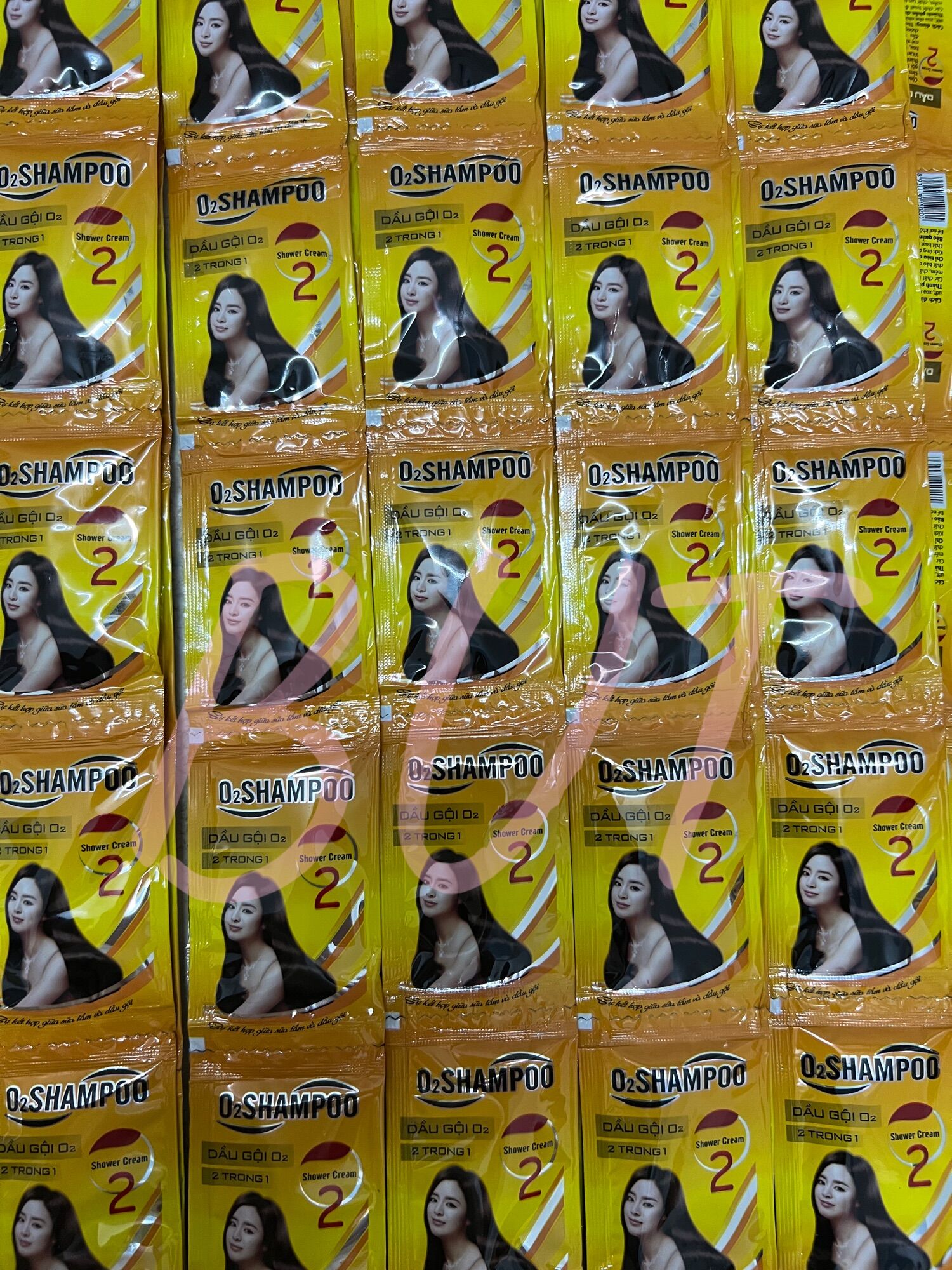 100 gói dầu gội O2 vàng giúp tóc óng mượt 6.5ml