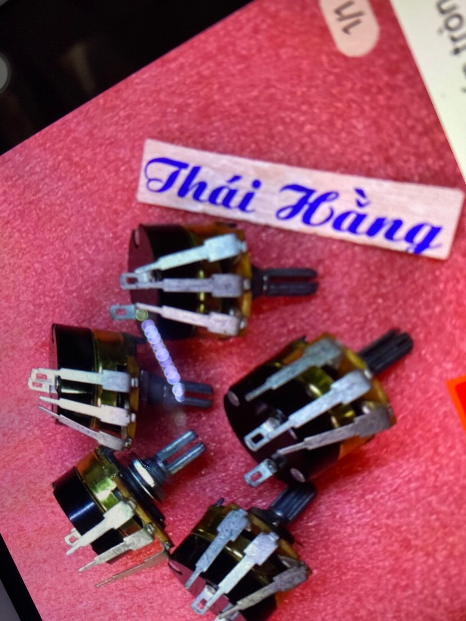 Chiết áp volum công tắc 350K- chân cắm dài (2 chiếc)