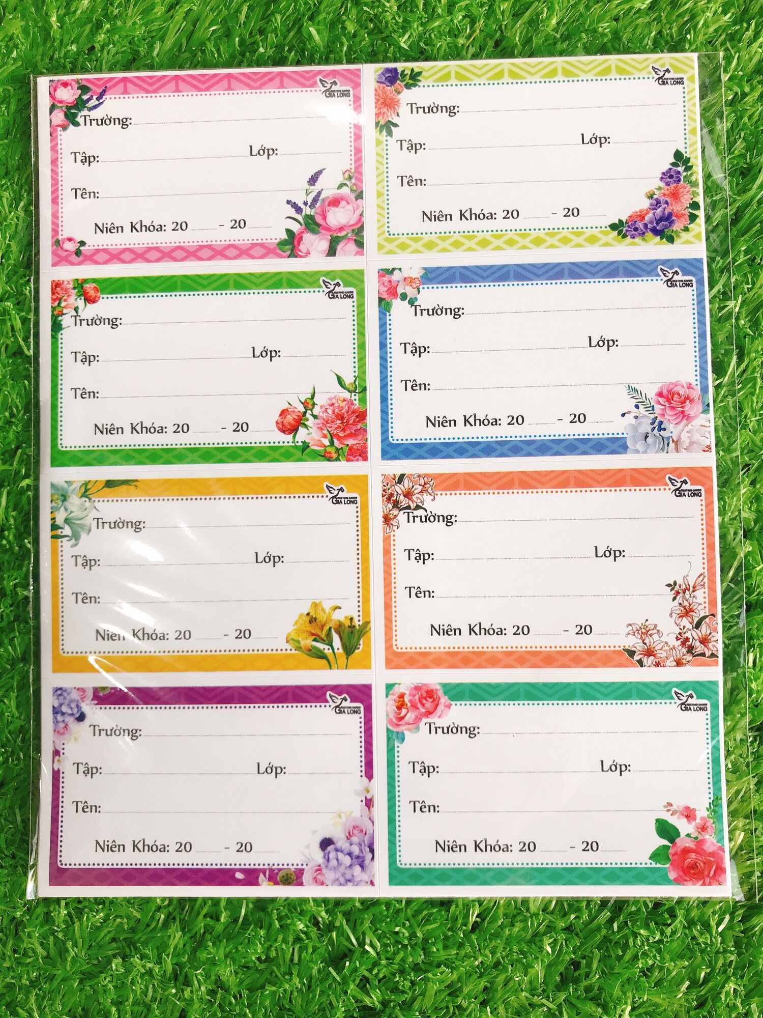 Nhãn vở học sinh có keo dán sẵn (1 xấp 5 tờ, mỗi tờ 10 ô)