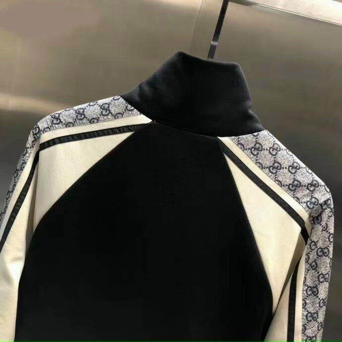 Áo Khoác Dù Viền Tay Gucci KD55
