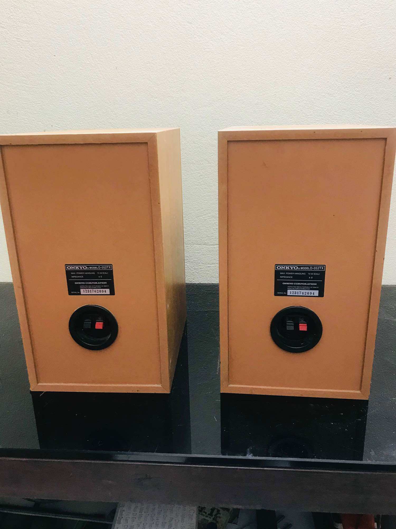Đôi loa Onkyo D-052TX