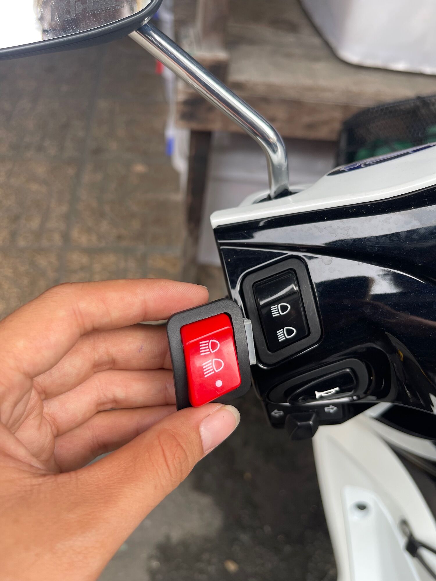 Nút công tắc 3 chế độ tắt đèn được cho các xe đời mới