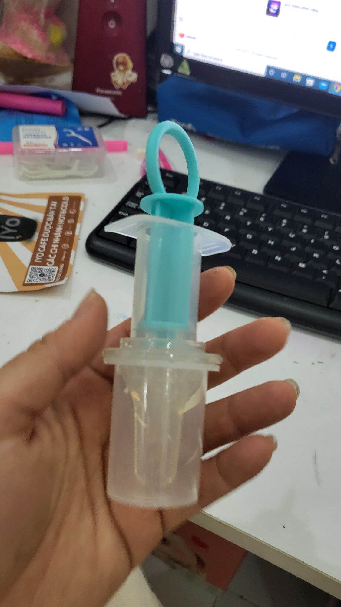 Cylinder for Giving Medicine to Children (Randomly)