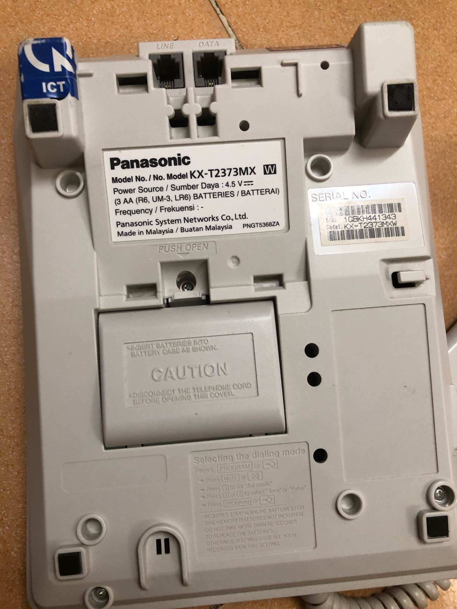 Điện thoại có loa ngoài Panasonic kx t2373 để bàn treo tường chắc chắn
