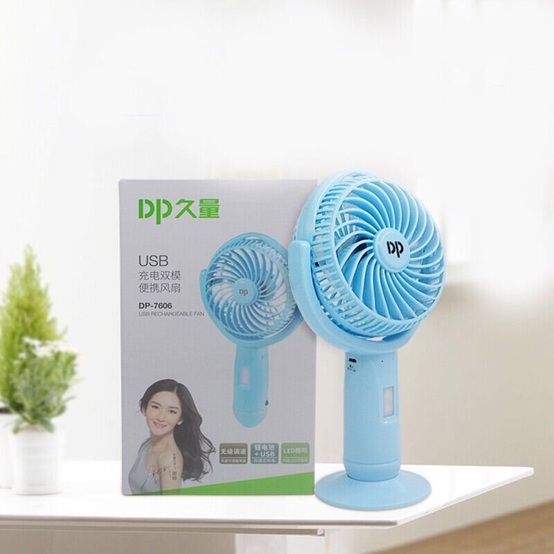 Quạt sạc mini cầm tay DP-7606 kèm pin.