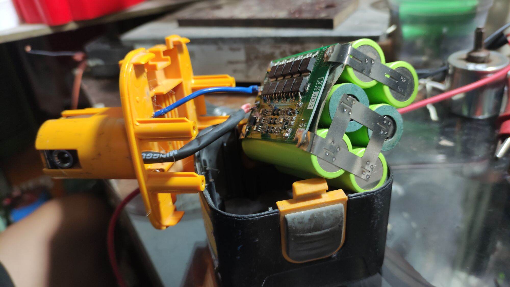 Pin National 12v 4Ah + sạc adapter 12v6