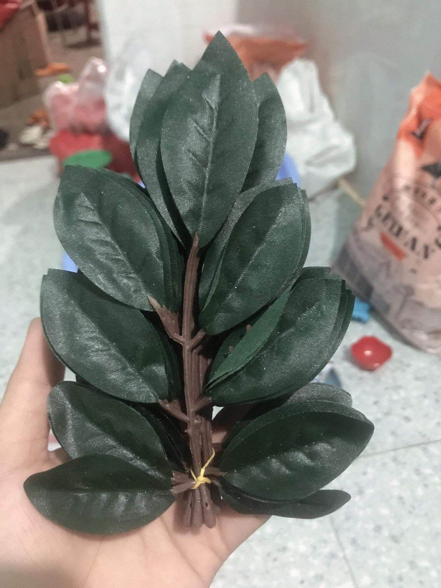 Lá lụp giả ,1 bó 10 cành 35k/bó