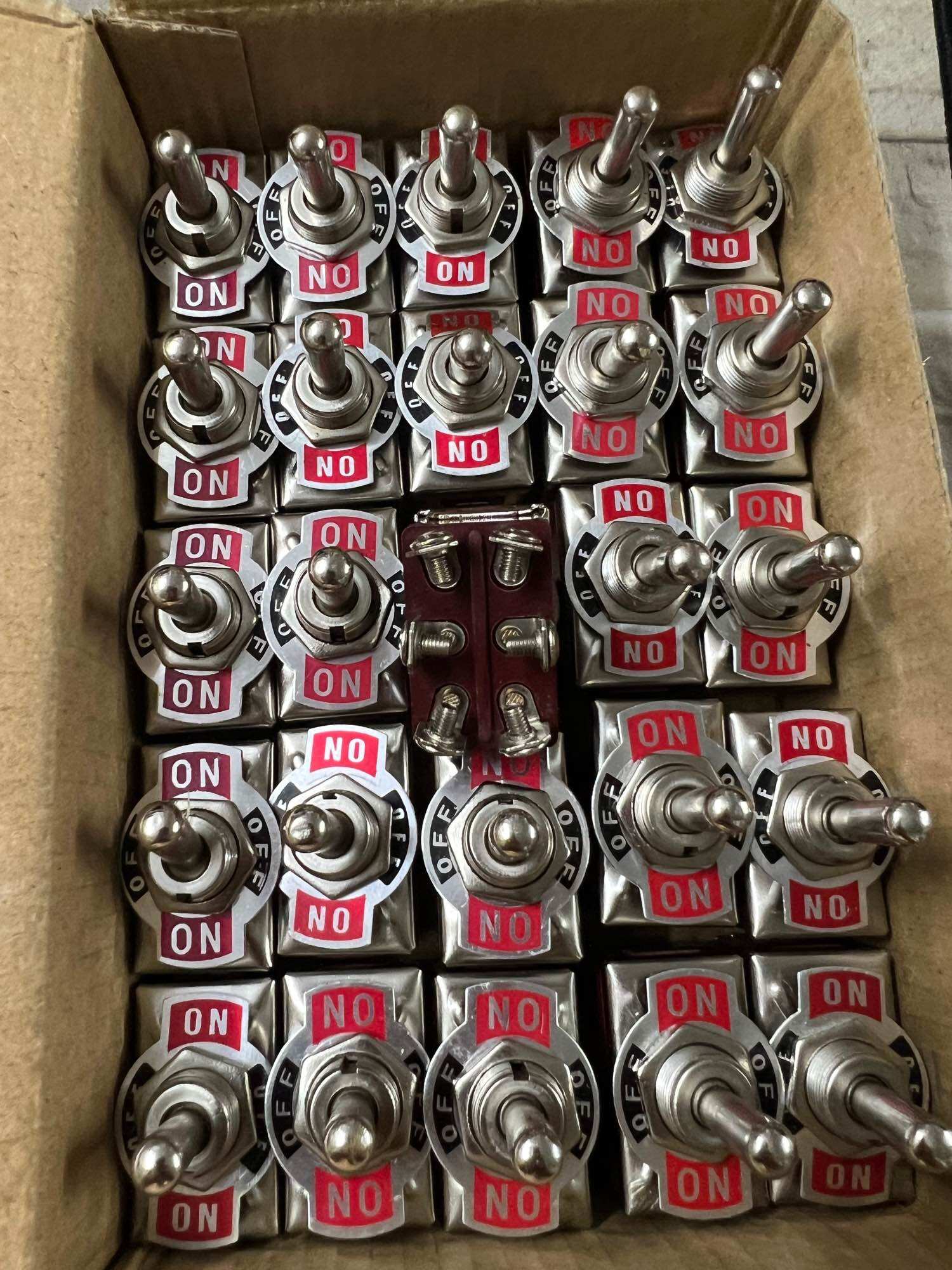 Công Tắc 6P 10A 3 Chấu 6 Chân, Đảo chiều động cơ