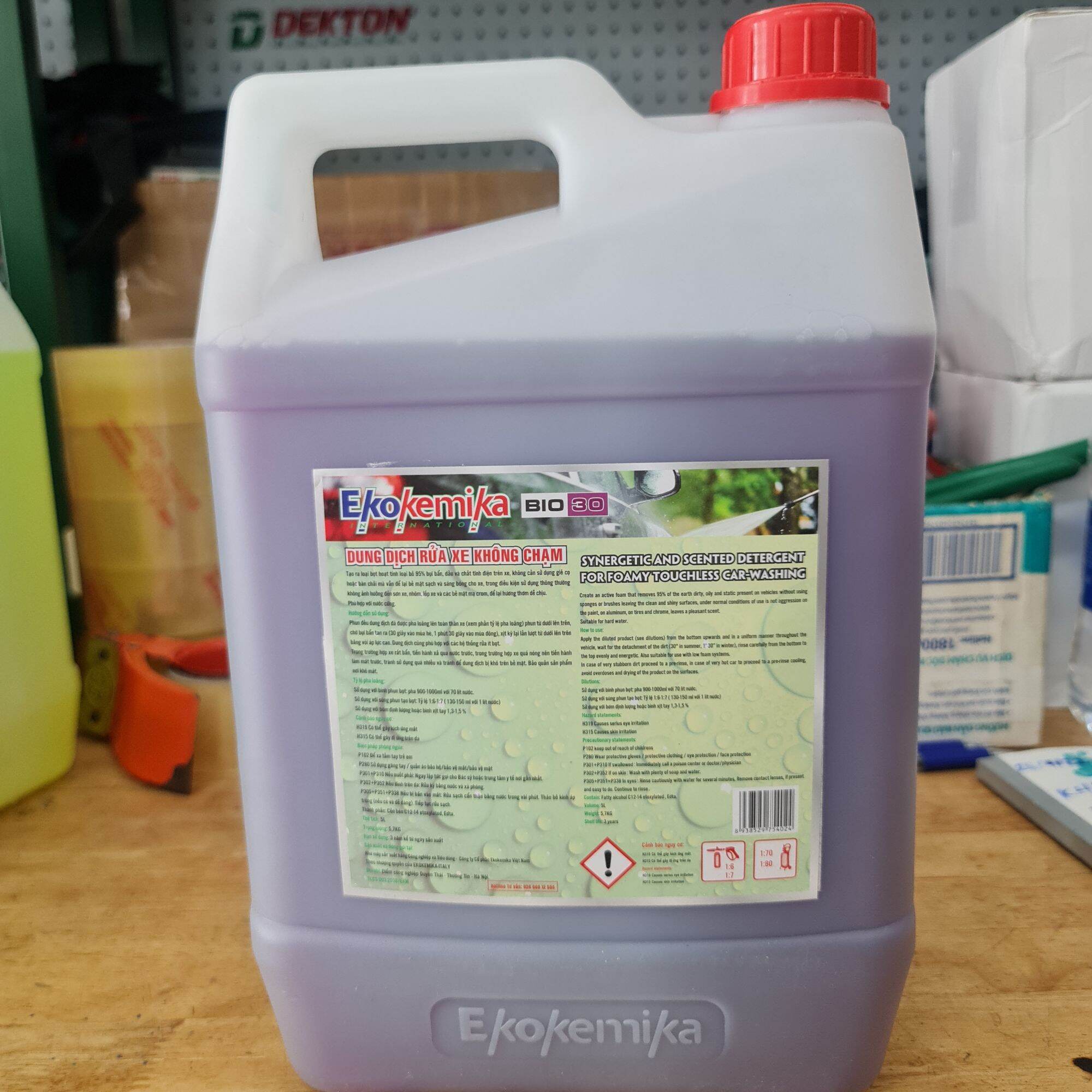 Dung dịch rửa xe không chạm EKOKEMIKA BIO30 Can 5 lít