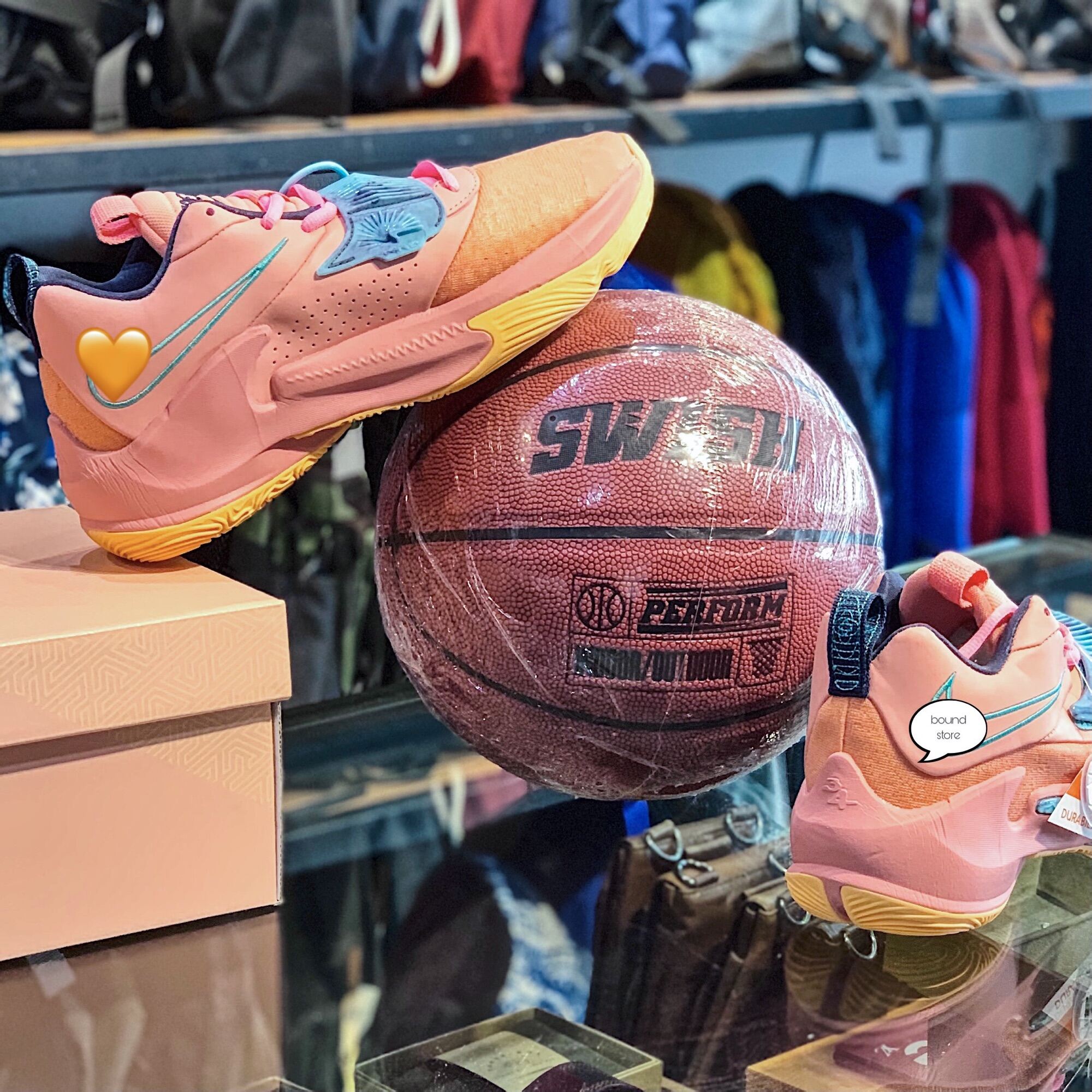 Giày bóng rổ Zoom Freak 3 giúp bạn tăng cường khả năng chơi bóng và đảm bảo sự thoải mái cho đôi chân của bạn. Với thiết kế hiện đại và chất lượng tuyệt vời, giày Zoom Freak 3 là một sự lựa chọn tuyệt vời cho tất cả những ai yêu thích bóng rổ. Đến và khám phá hình ảnh của những đôi giày này ngay hôm nay!