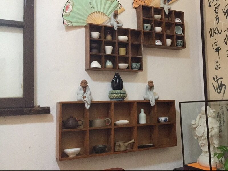 Bộ Đồ Trà Để Bàn Cổ Điển Gỗ Thật Trên Tường Tủ Đựng Đồ Ô Vuông Kệ Để Cốc Trà Ấm Trà Kệ Để Đồ Ô Vuông Cổ Điển Treo Tường