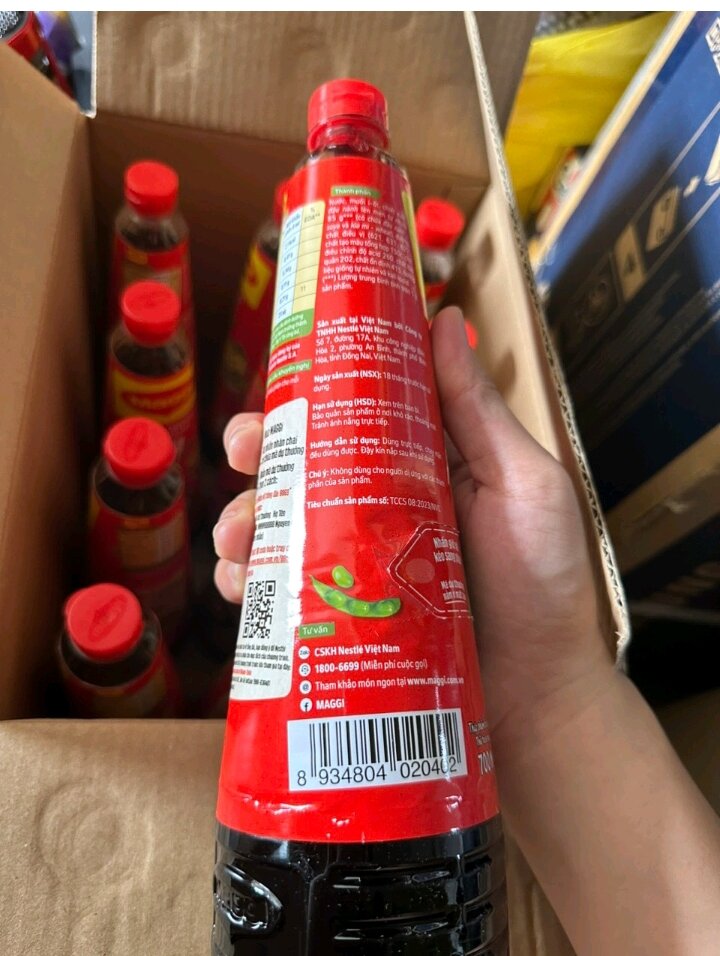 Nước Tương Đậu Nành Đậm Đặc Maggi chai 700ml