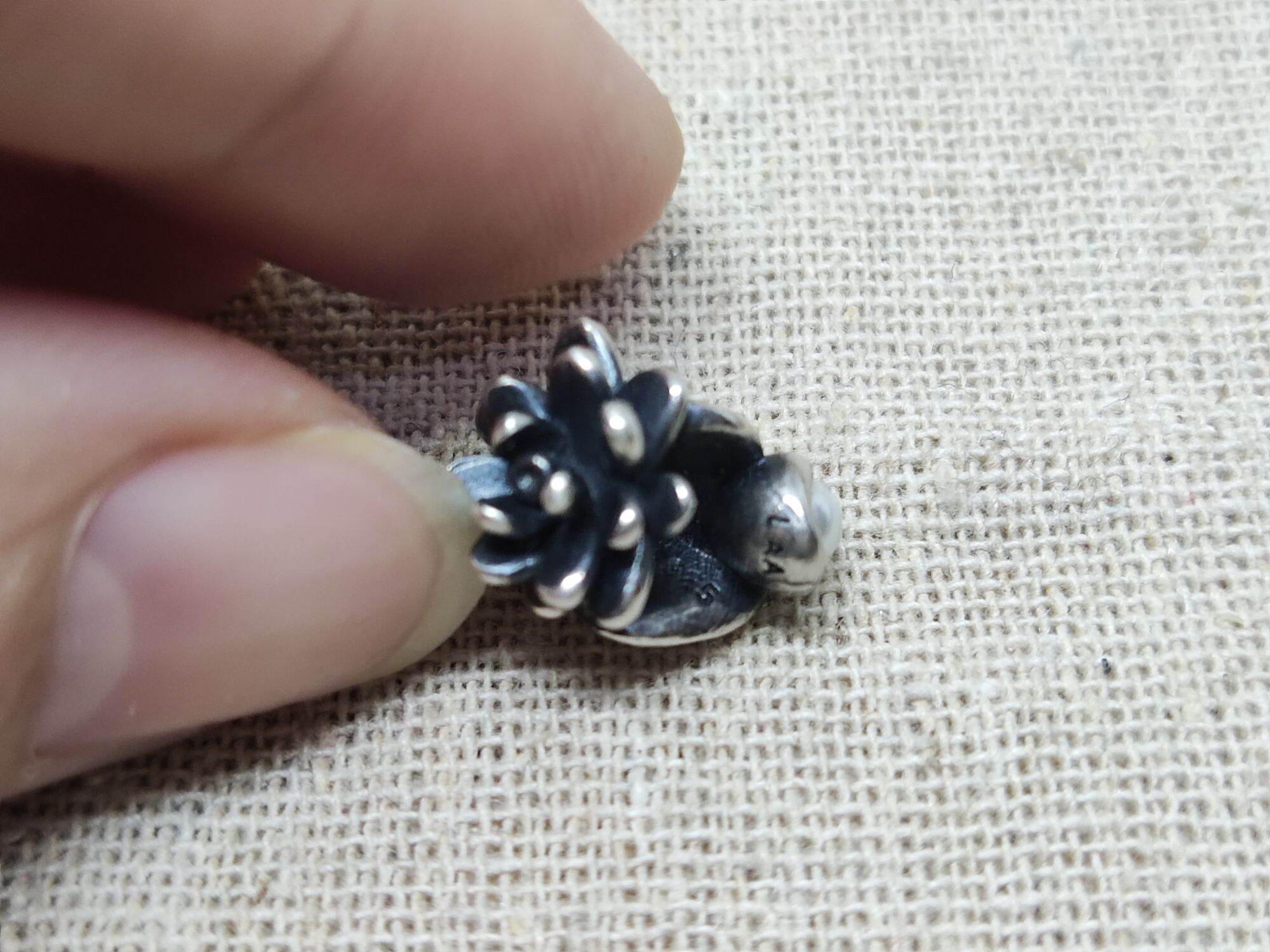 GauBee Charm bạc 925 hoa sen bạc tb - hoa tháng 7