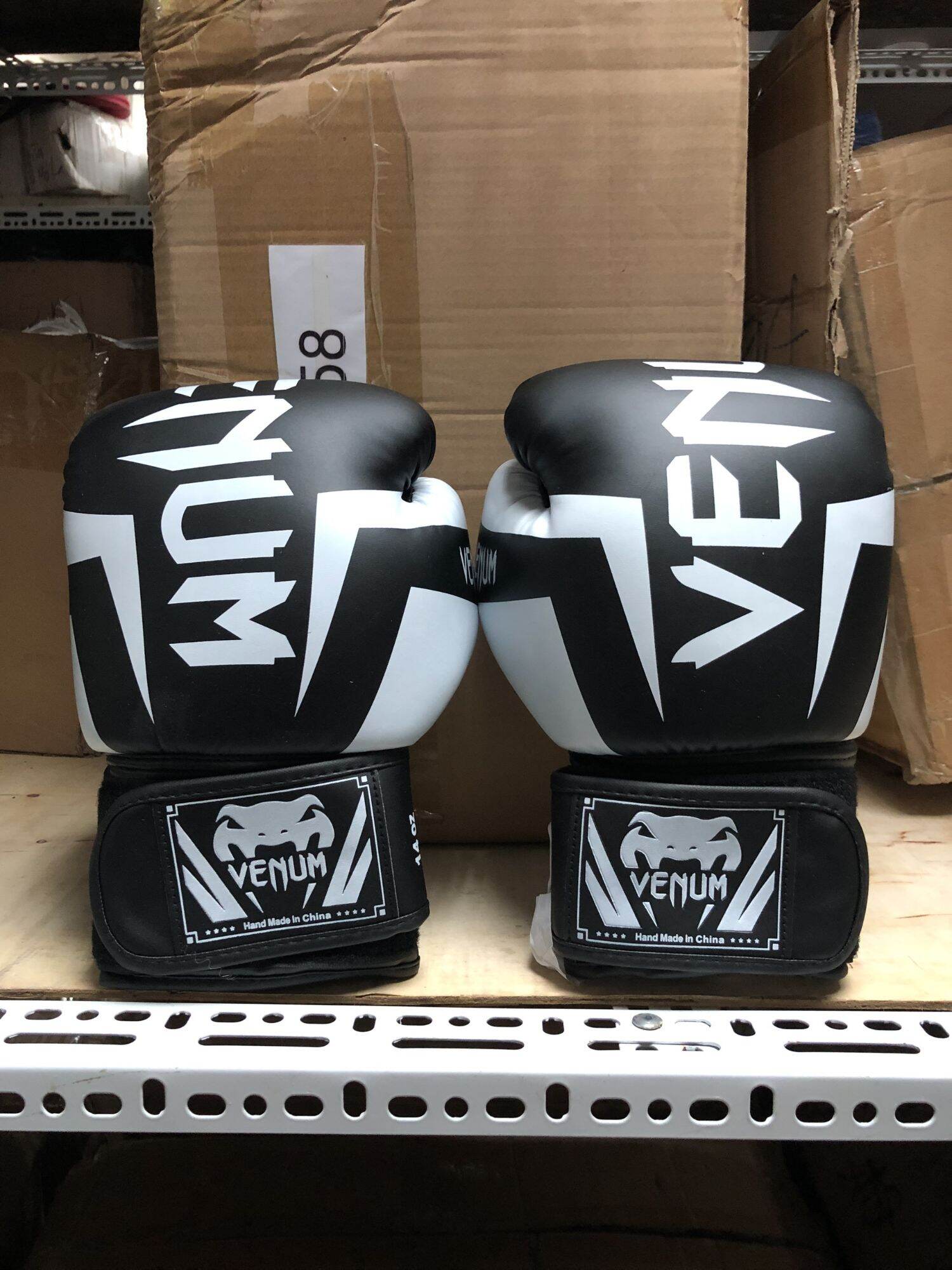 Găng tay boxing cao cấp venum