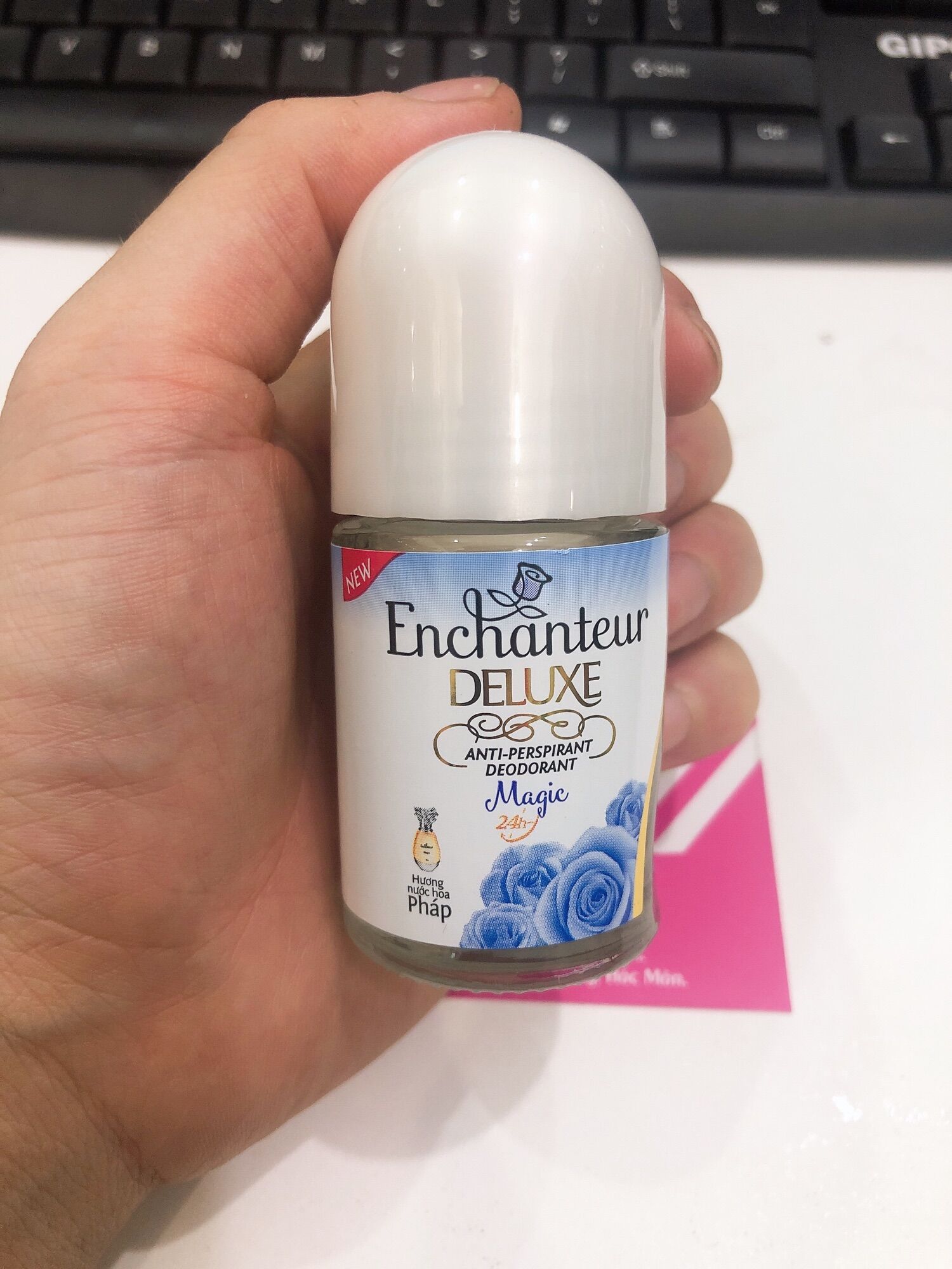 lăn khử mùi hương nước hoa Enchanteur Magic 25ml
