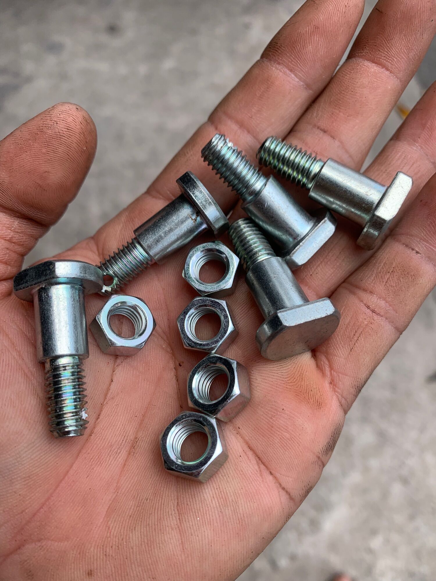 Ốc má đùm sau ya