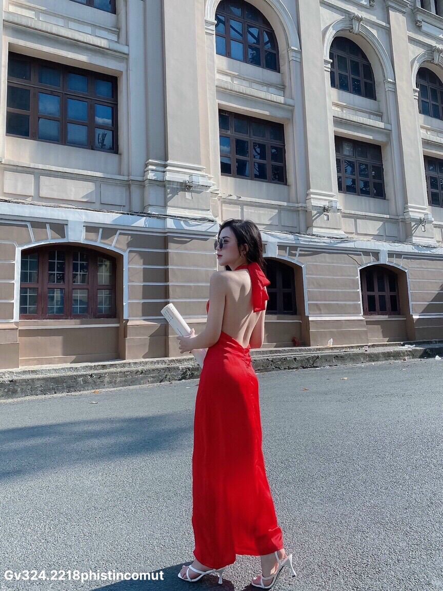 Đầm maxi lụa cổ yếm hở lưng có mút