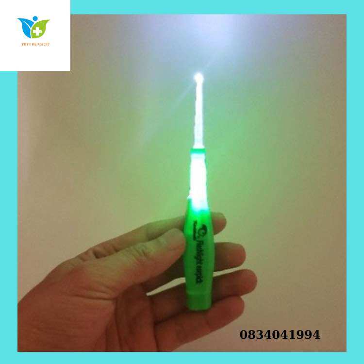 Đèn soi tai, dụng cụ lấy ráy tai cho bé