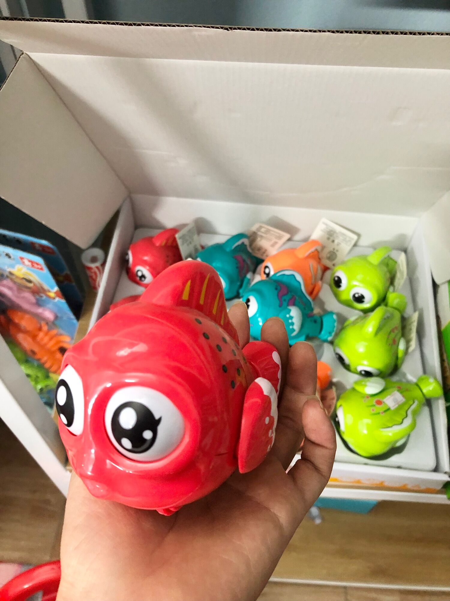Đồ chơi cá cót, cá chạy đà