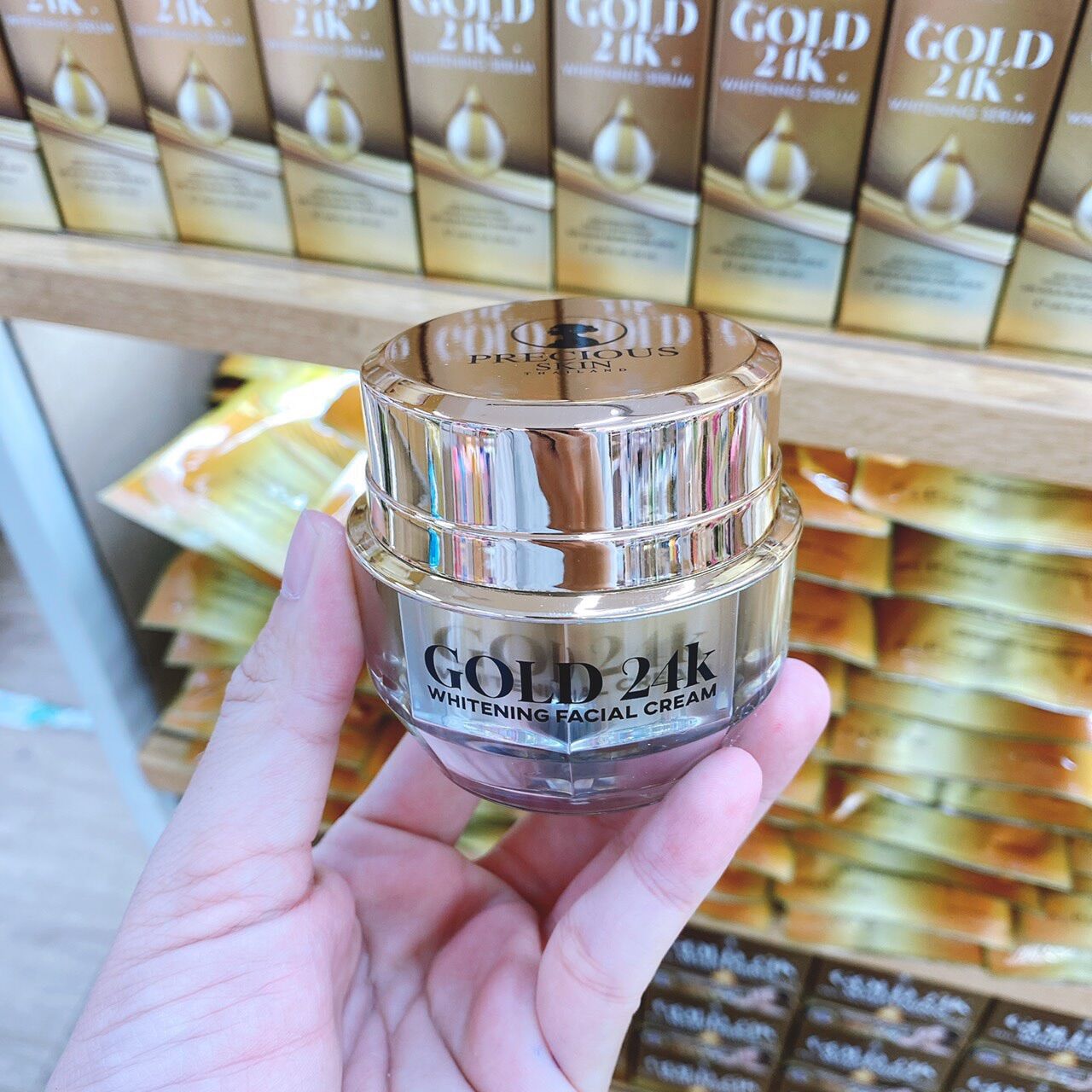 KEM DUỠNG TRẮNG DA GOLD 24K thái lan