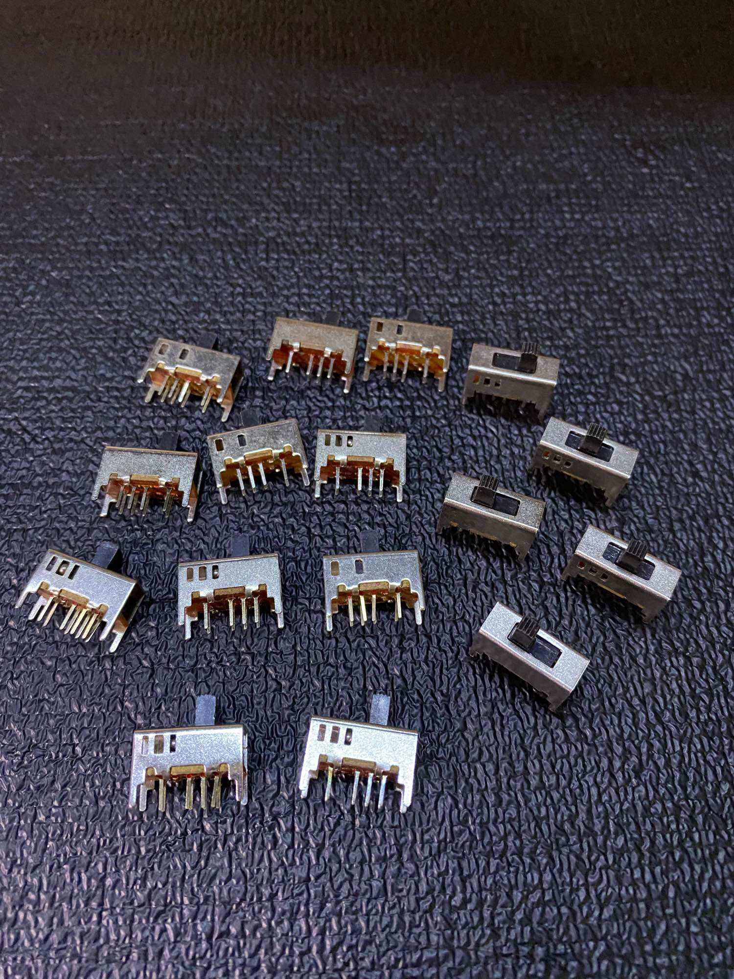 Công tắc 8 chân 3 nấc 1.6 x 1.1 cm cả chân (10 chiếc)