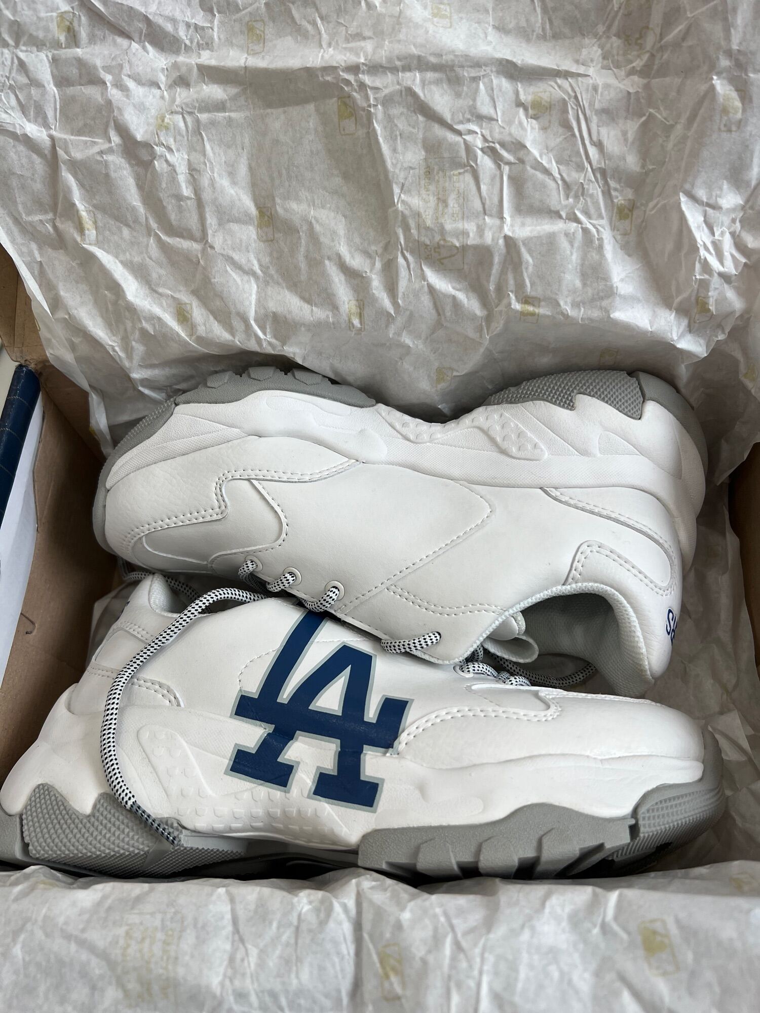 Giày MLB LA trắng hàng siêu cấp  Size 36 đến 43  Chất lượng REP 11
