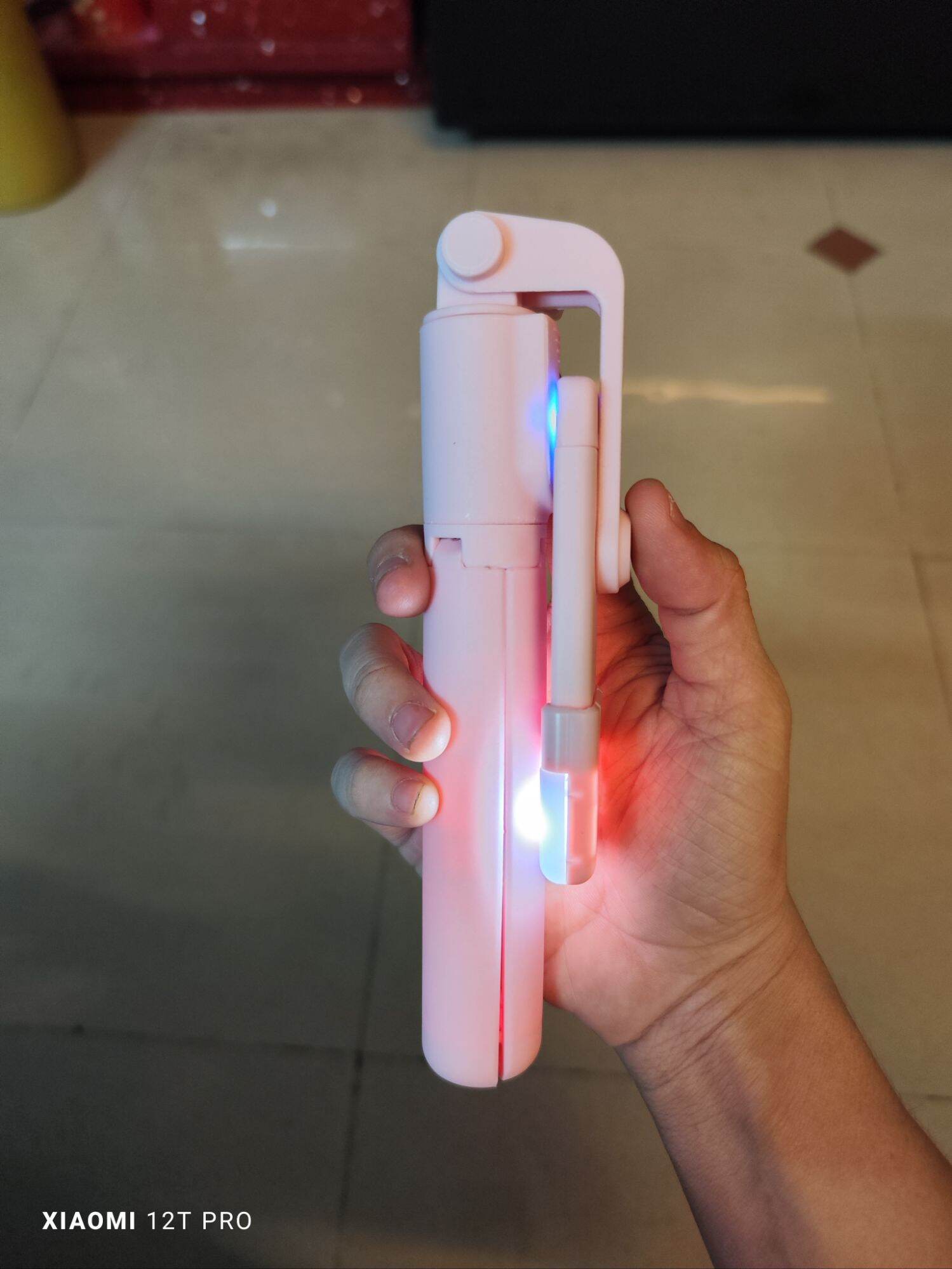 gậy chụp hình sefie R1s có đèn có remote