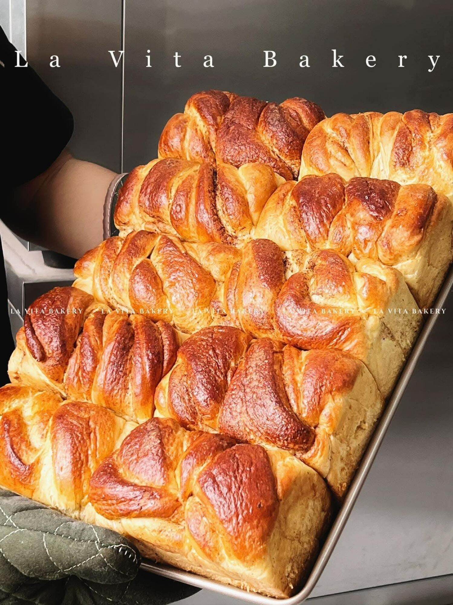 Bánh Ngọt Cuộn Quế (Ổ Loaf Cake) - Cinnamon Roll Loaf Cake