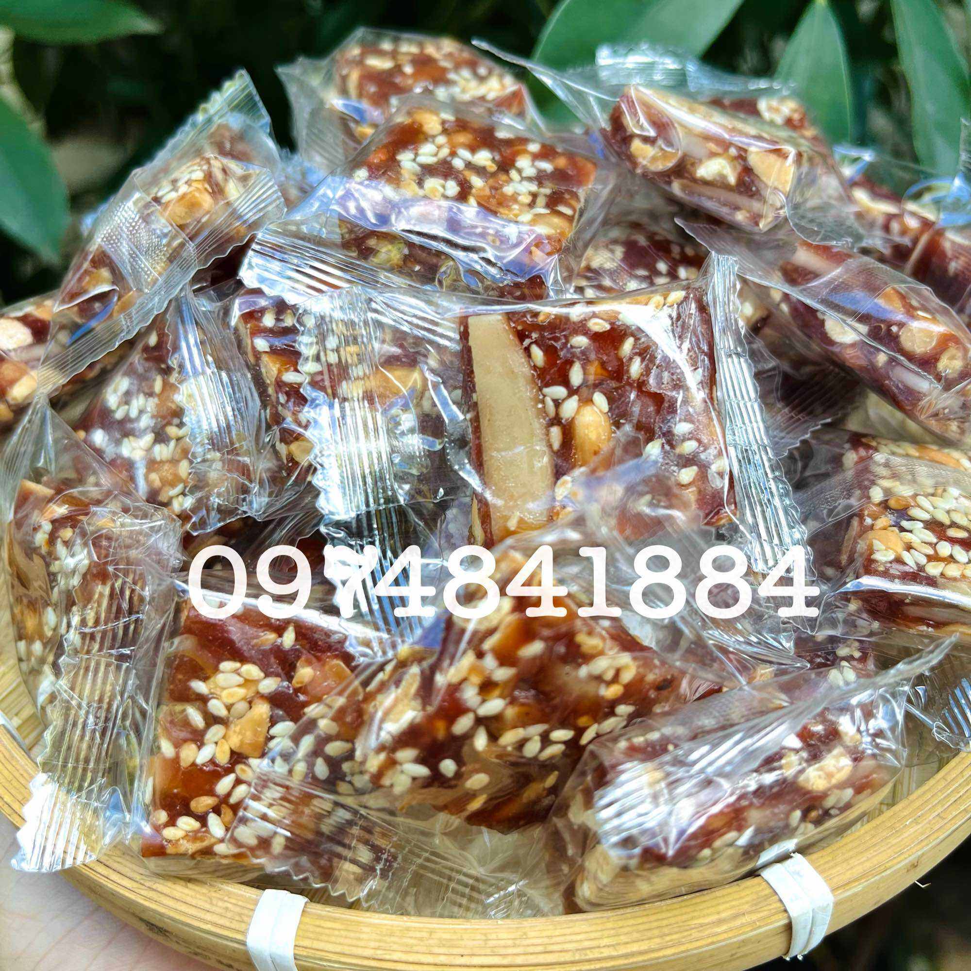 1KG Kẹo chuối đậu mè dừa non siêu thơm ngon - đặc sản Bến Tre - kẹo chuối Bến Tre