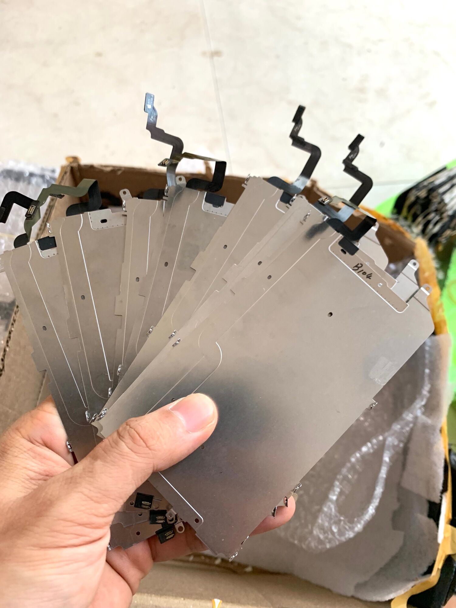 Nẹp màn hình-Khung giảm chấn Ip 6/6Plus/6s/6plus/7/7plus/8plus zin theo máy,kèm dây nút home