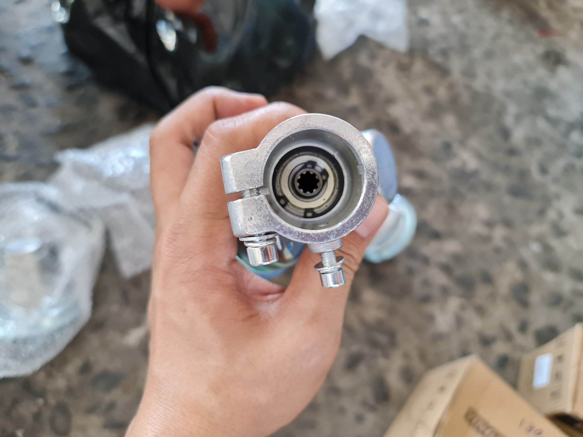 Đầu Bò Máy Cắt Cỏ ( Láp 28 - 9 Răng )