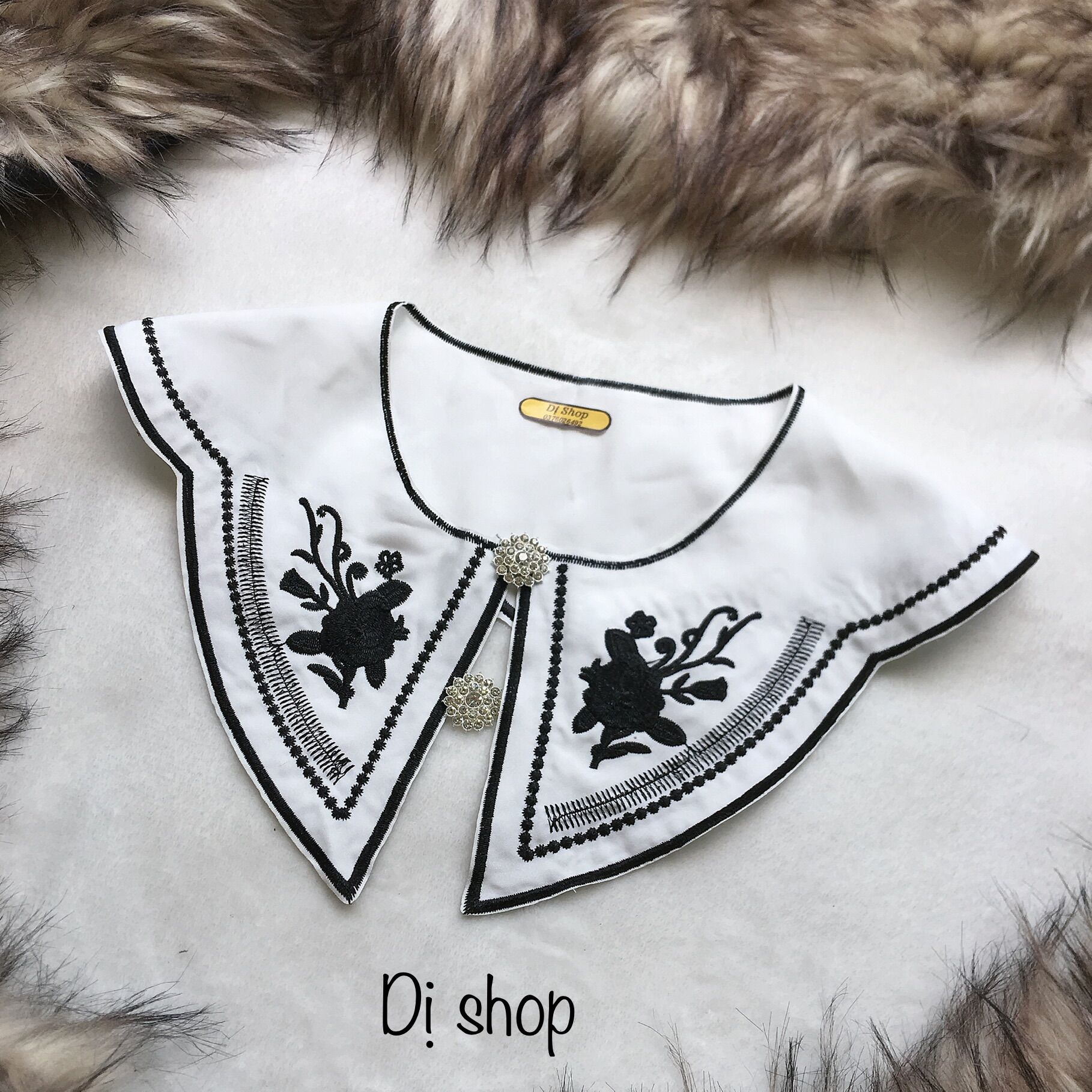 Cổ kate thêu trắng bản to