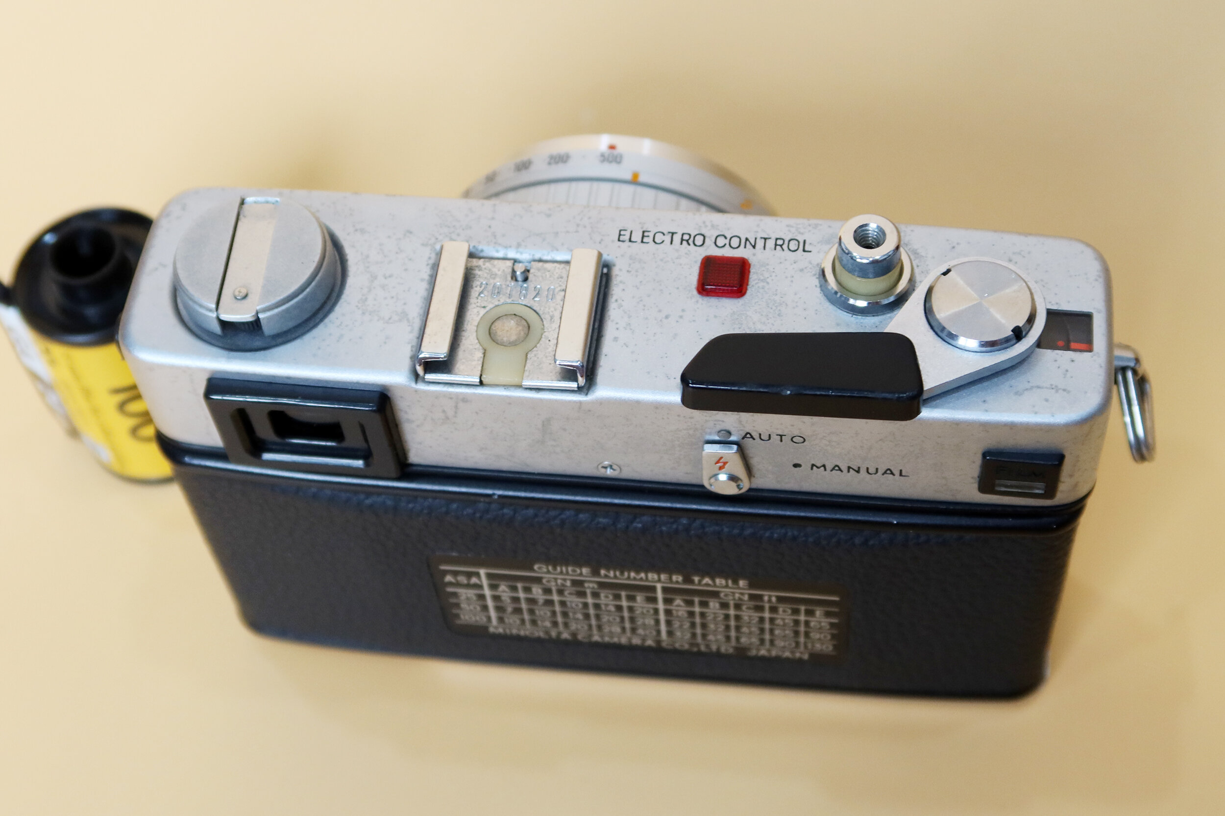 Máy ảnh film Minolta Hi-Matic E