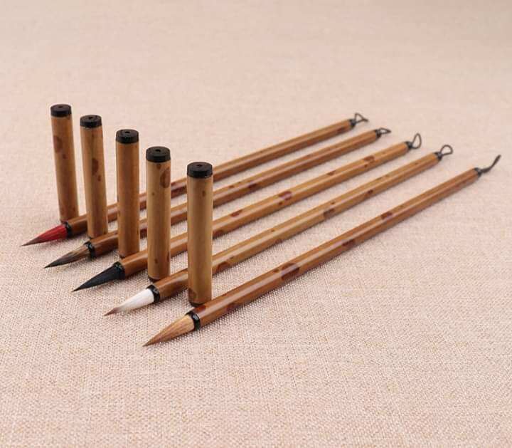 Bút lông viết thư pháp tiểu tự loại tốt.