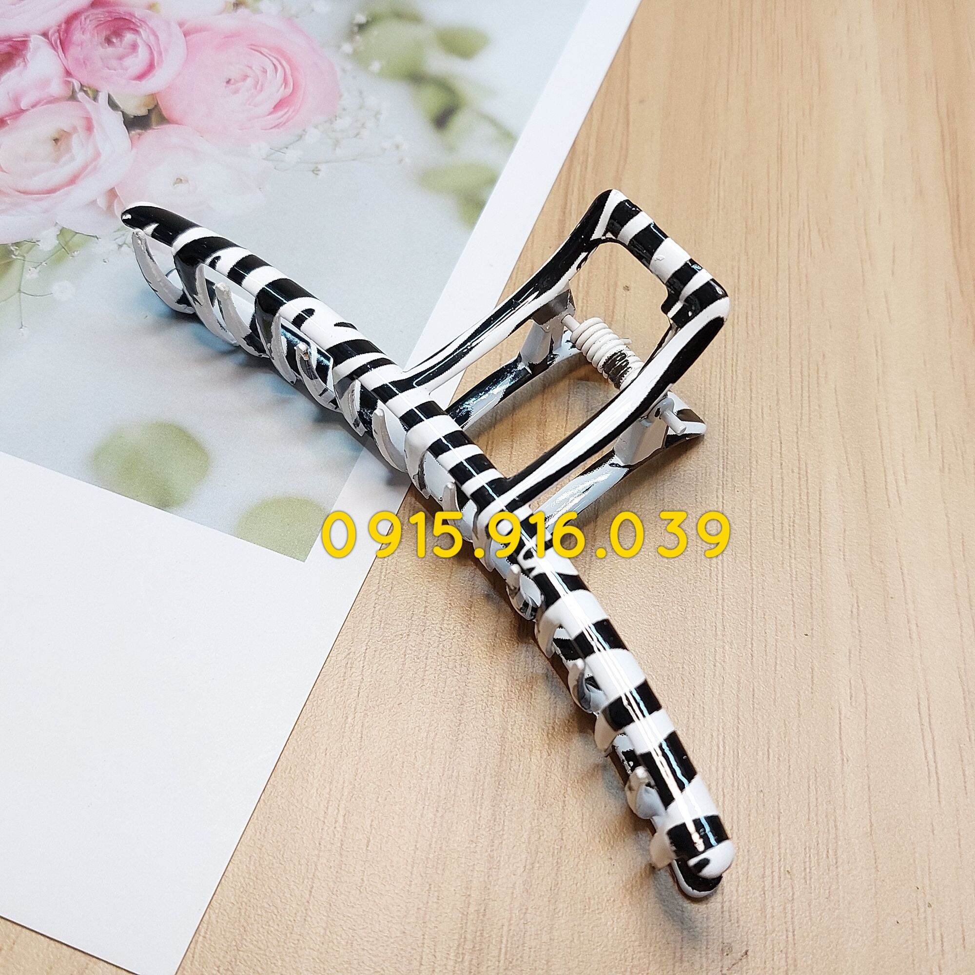 Kẹp Tóc Kim Loại Caro Sọc Trắng Đen