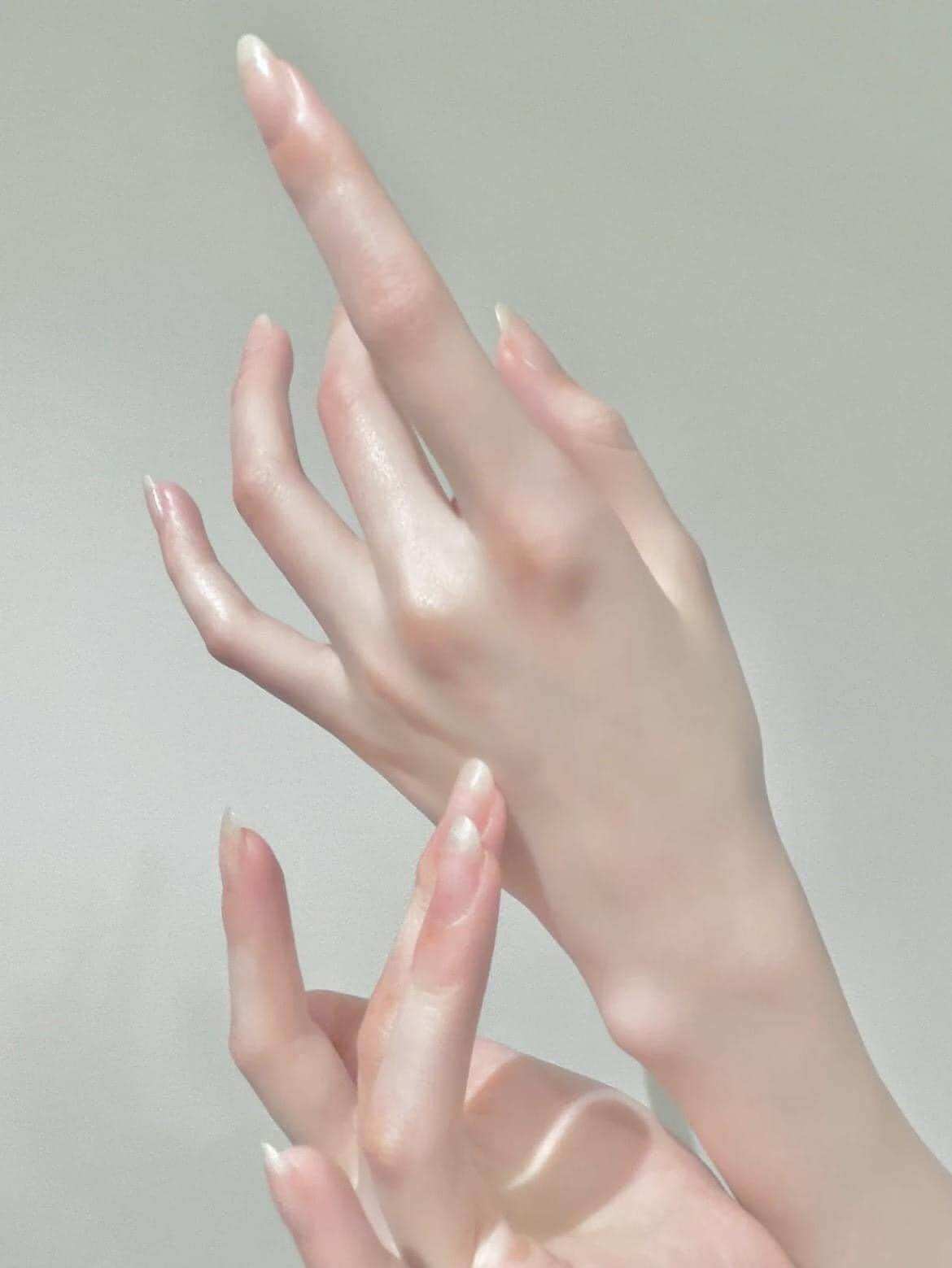 KEM DƯỠNG DA TAY NGA SILKY HAND