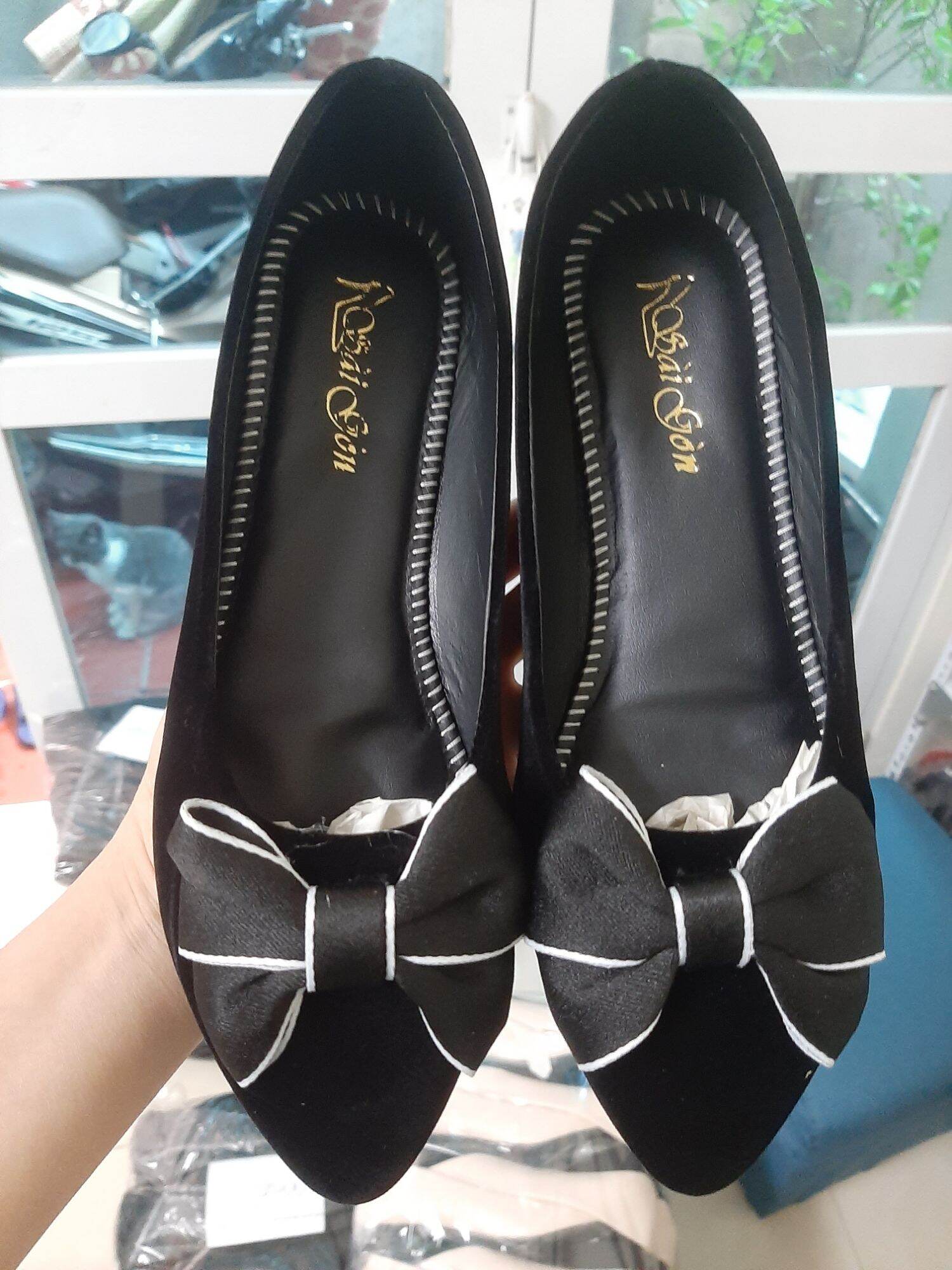 Giày bệt nhung nơ kẻ mũi nhọn