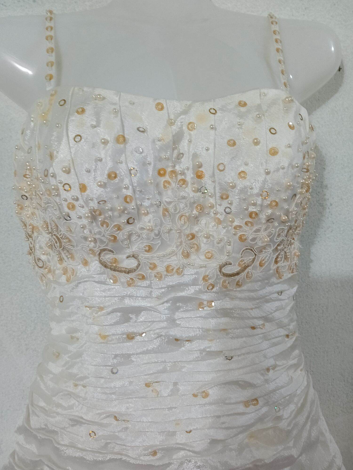 1 áo đầm dạ hội cô dâu mẫu và màu như hình, sản phẩm đã qua sử dụng cho thuê