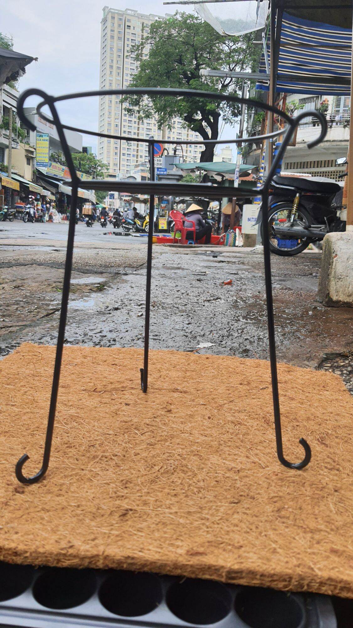 Đôn sắt kê chậu cây cao 30cm kiểu 3 chân