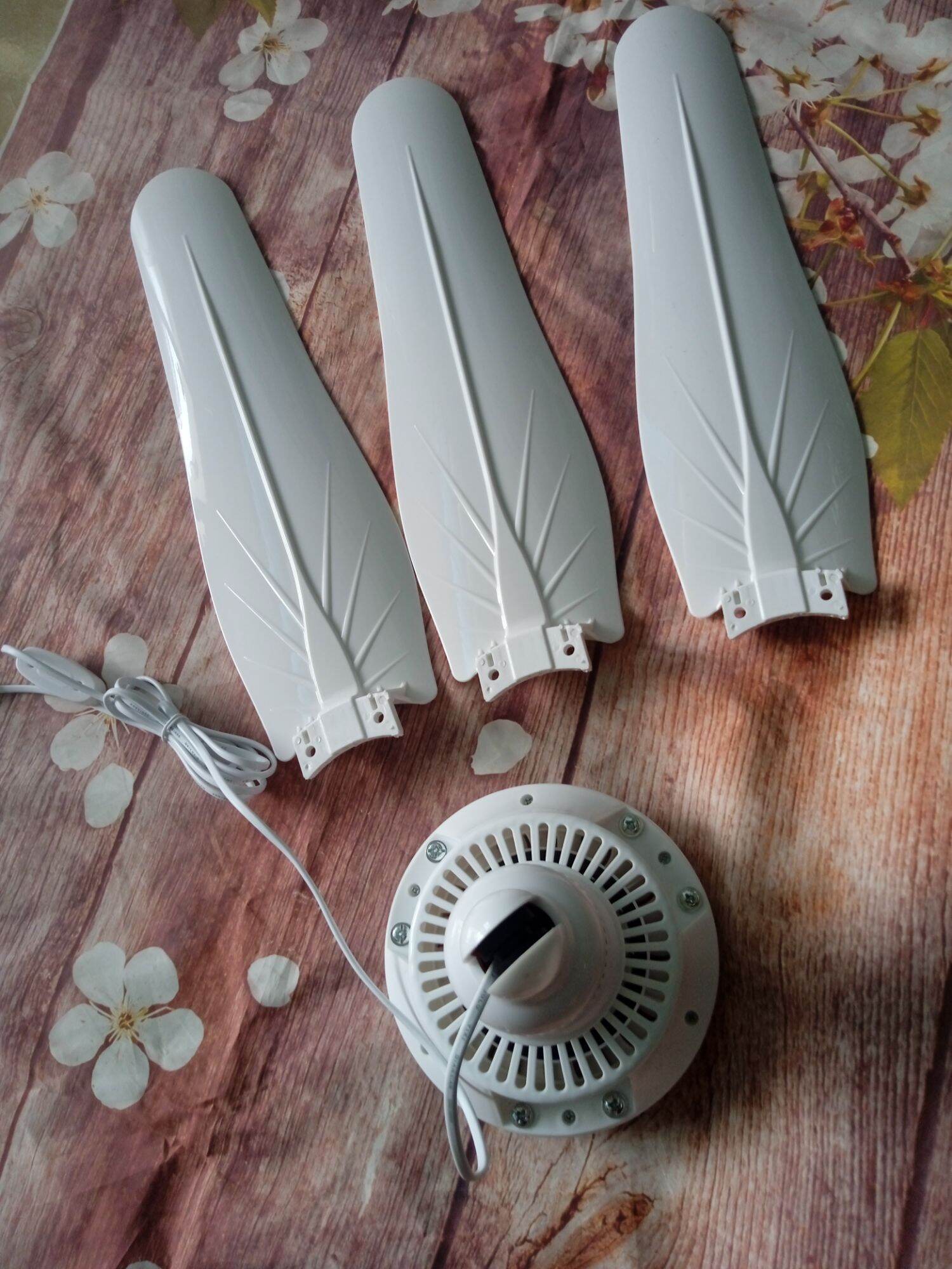 Quạt trần mini 3 cánh 1050 hàng được tét 100%