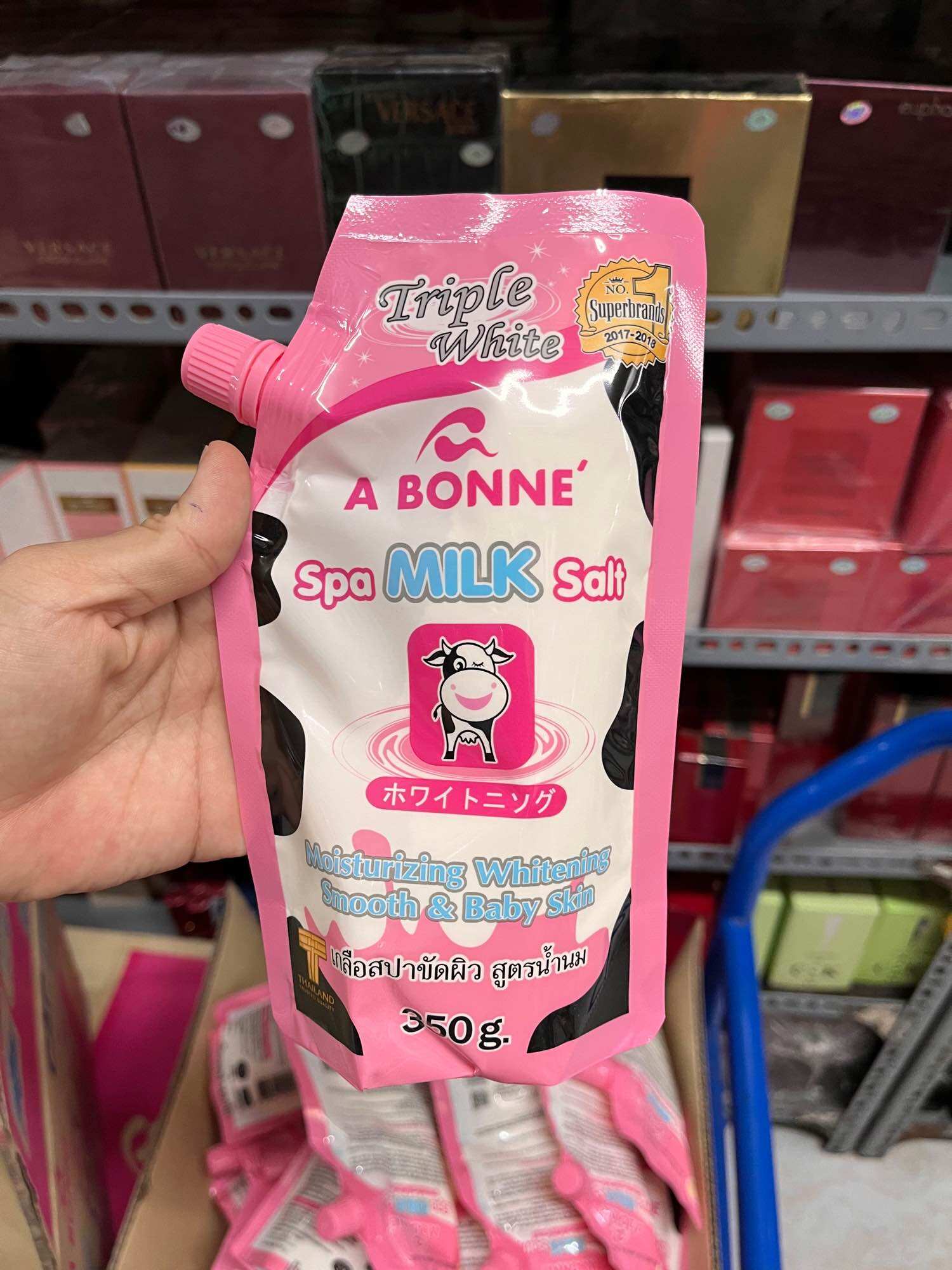 Muối tắm a bonne sữa bò làm sáng & mềm mịn da 350g