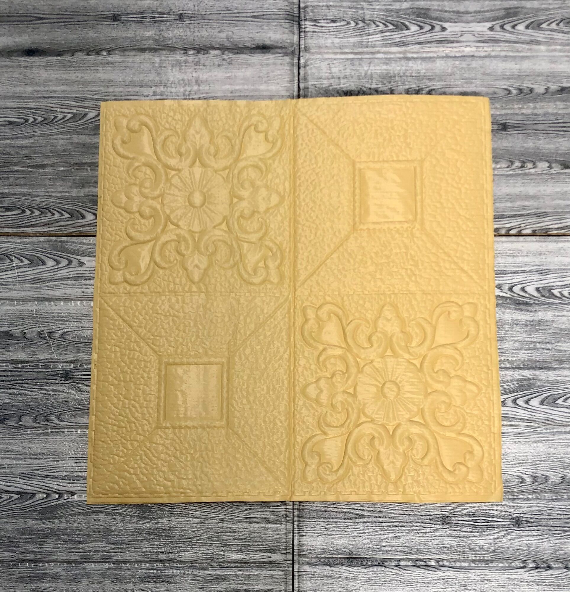 Xốp dán tường Hoa Văn Tim 35x35cm