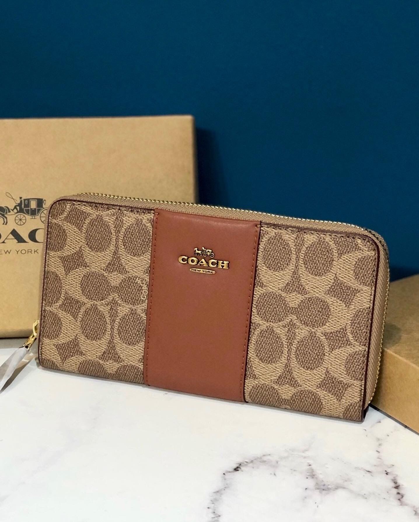 Ví dài Coach Accordion Zip