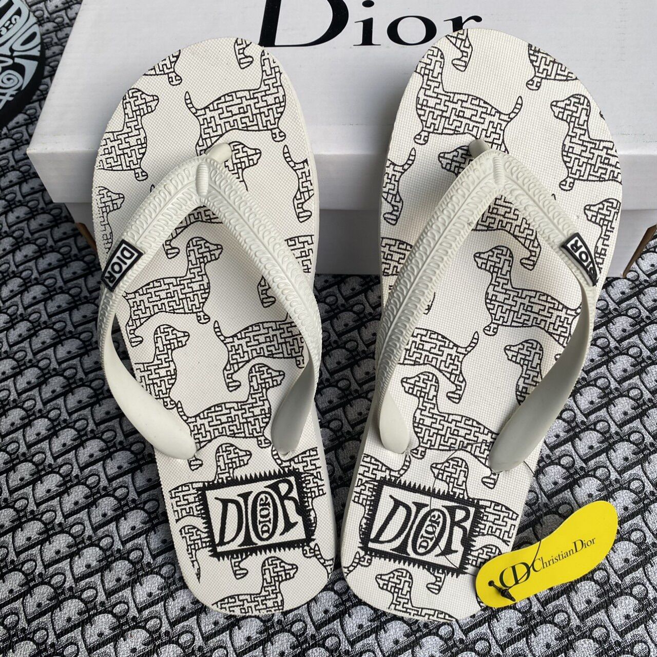 Dép kẹp Nam -Nữ Dior ( Trắng - Đen )