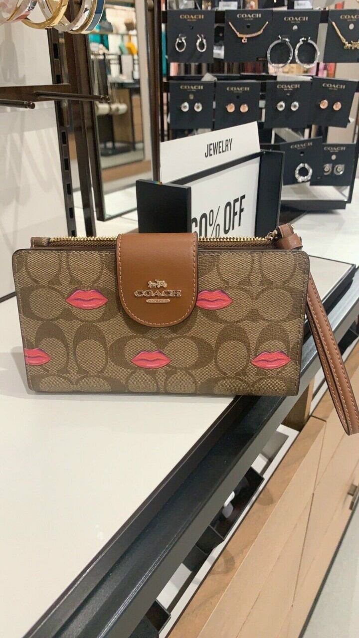 VÍ COACH TECH PHONE WALLET HỌA TIẾT SIÊU ĐẸP