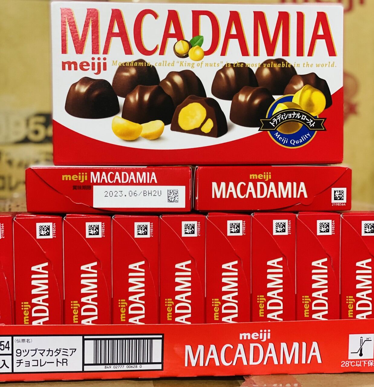 Hộp socola meiji nhật bản macadamia 9 viên.